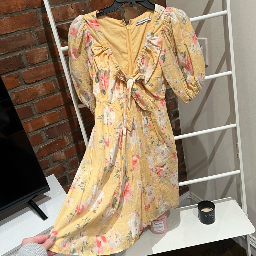 ABERCROMBIE DEEP V PUFF SLEEVE YELLOW FLORAL DRESS